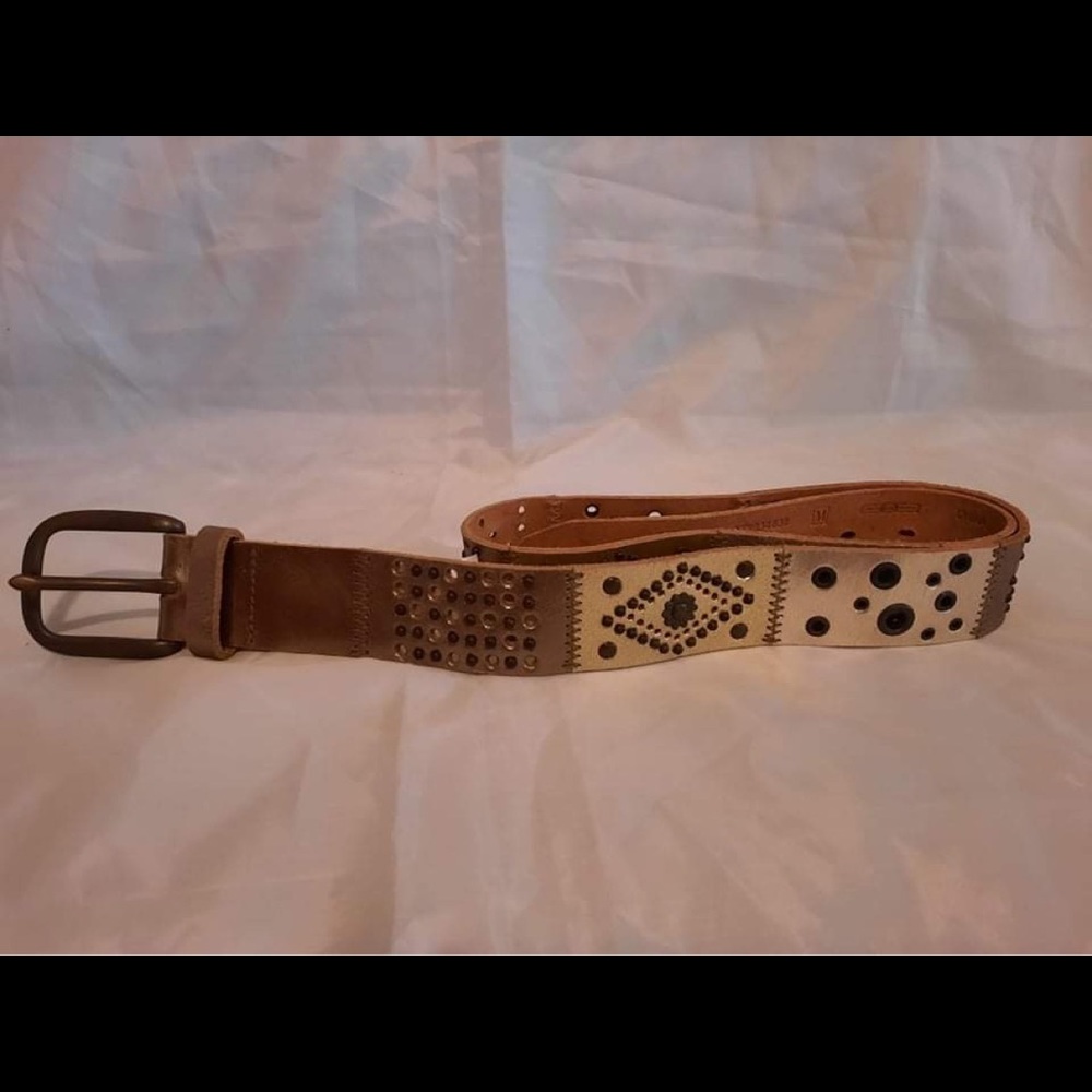 Fossil Leather belt. Crazy thing metallic multi belt. Size Medium. 38”.